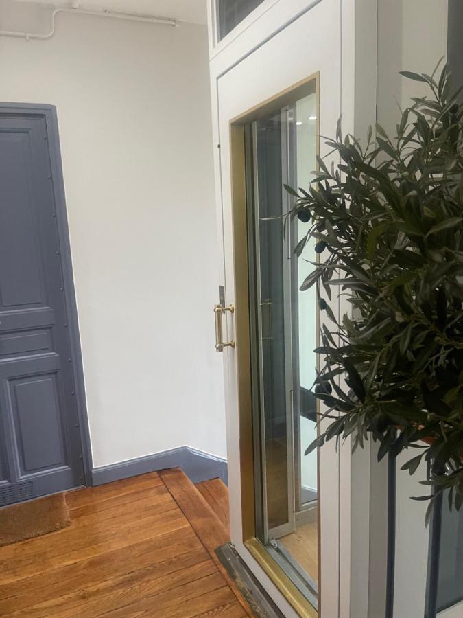 Paris Centre Dernier Etage Vue Ascenseur Apartman Kültér fotó